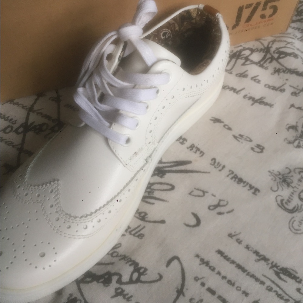 J75 men’s shoes/white/ size 8 US